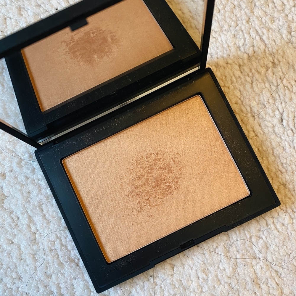 NARS highlighter in Ibiza